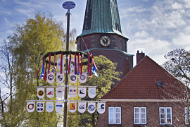 Maibaum in Travemünde