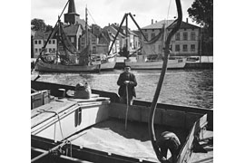 Fischer auf einem Kutter im Neustädter Hafen