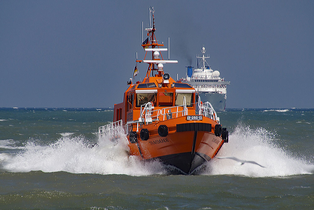 Lotsenboot "Travemünde " nach Einsatz in Lübecker Bucht © TraveMedia