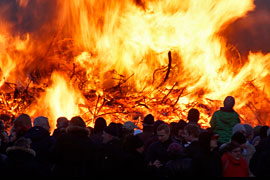 Osterfeuer in Lübeck-Travemünde