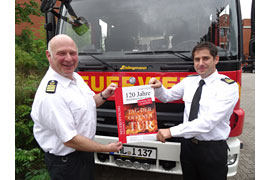 Feuerwehrchef Bernd Neumann (links) und sein Stellvertreter Thomas Köstler laden ein zum Tag der offenen Tür an der neuen Feuer- und Rettungswache 3