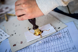 Schreibwerkstatt „Mit Feder und Tinte“ © Europäisches Hansemuseum, Foto: Olaf Malzahn
