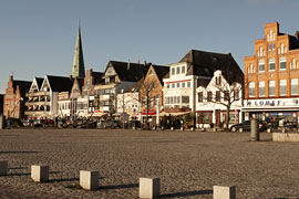 Fährplatz an der Auto-Priwallfähre Travemünde