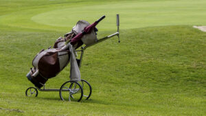 Golfwagen auf Green © TraveMedia