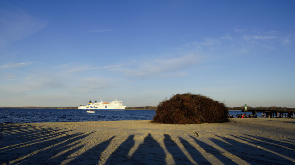 Osterfeuer am Strand von Travemünde 2022 © TraveMedia