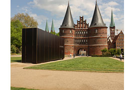 Holstentor steht Kopf © Martin Streit