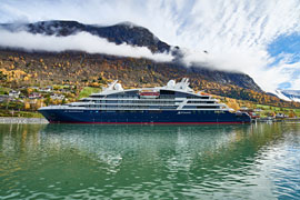 PONANT Le Champlain im Hafen von Olden © Ponant - Mike Louagie