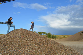 Sammelspaß im Kieswerk © GeoPark Nordisches Steinreich