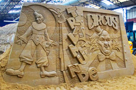 Sandskulpturen „Zirkus“ 2025 © TraveMedia