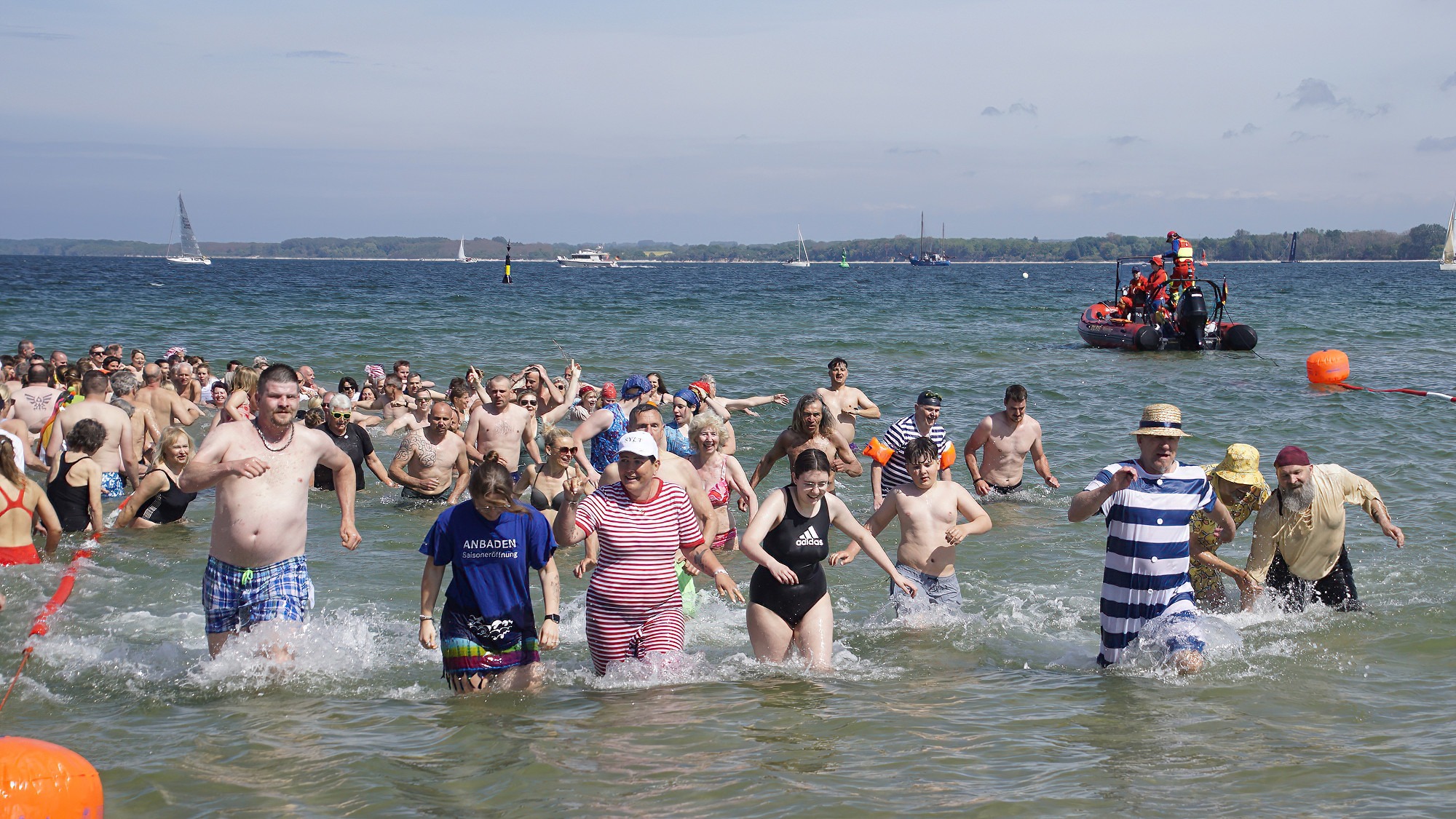 Anbaden Travemünde 2025 © TravaMeedia %Travemünde © TraveMedia%