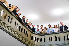 „Warten auf den Tunnel“ – Ensemble Storstrøm (in schwarz) mit MHL-Studierenden © Maximilian Busch