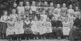 Schulklasse der Höheren Töchterschule von Elise Meltz in Eutin, um 1900 © Eutiner Landesbibliothek, Nachlass Hellwag