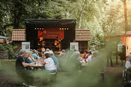 Malente Bühne Bauernmarkt © MaTS GmbH/Tatjana Kay